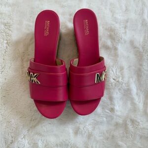 MICHAEL KORS Wedge Slides Fuchsia Pink Gold MK Logo Cork Size 8
